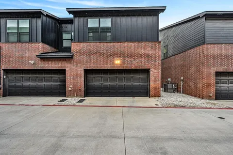$409,900 | 2825 Stanley Avenue, Fort Worth, TX 76110