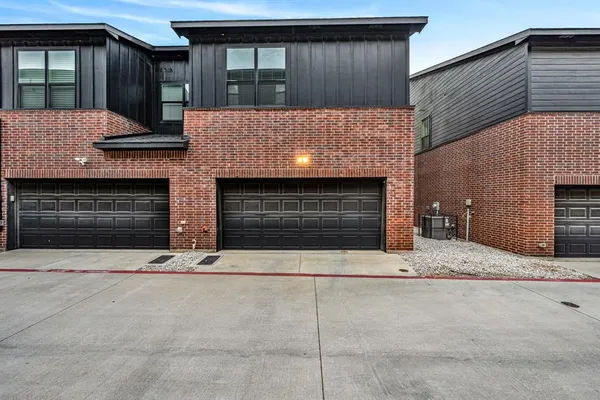 $399,900 | 2825 Stanley Avenue, Fort Worth, TX 76110