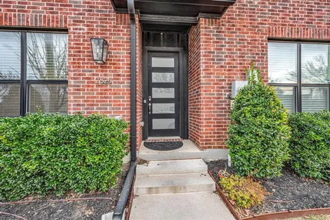 $409,900 | 2825 Stanley Avenue, Fort Worth, TX 76110