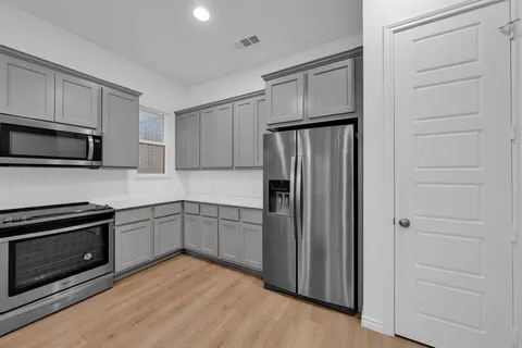 $409,900 | 2825 Stanley Avenue, Fort Worth, TX 76110