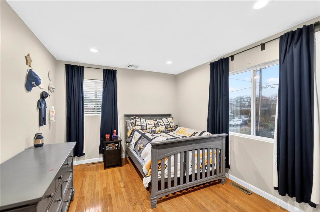 82 Mohawk Trail Cranston, RI 02921 - Photo 11 of 24