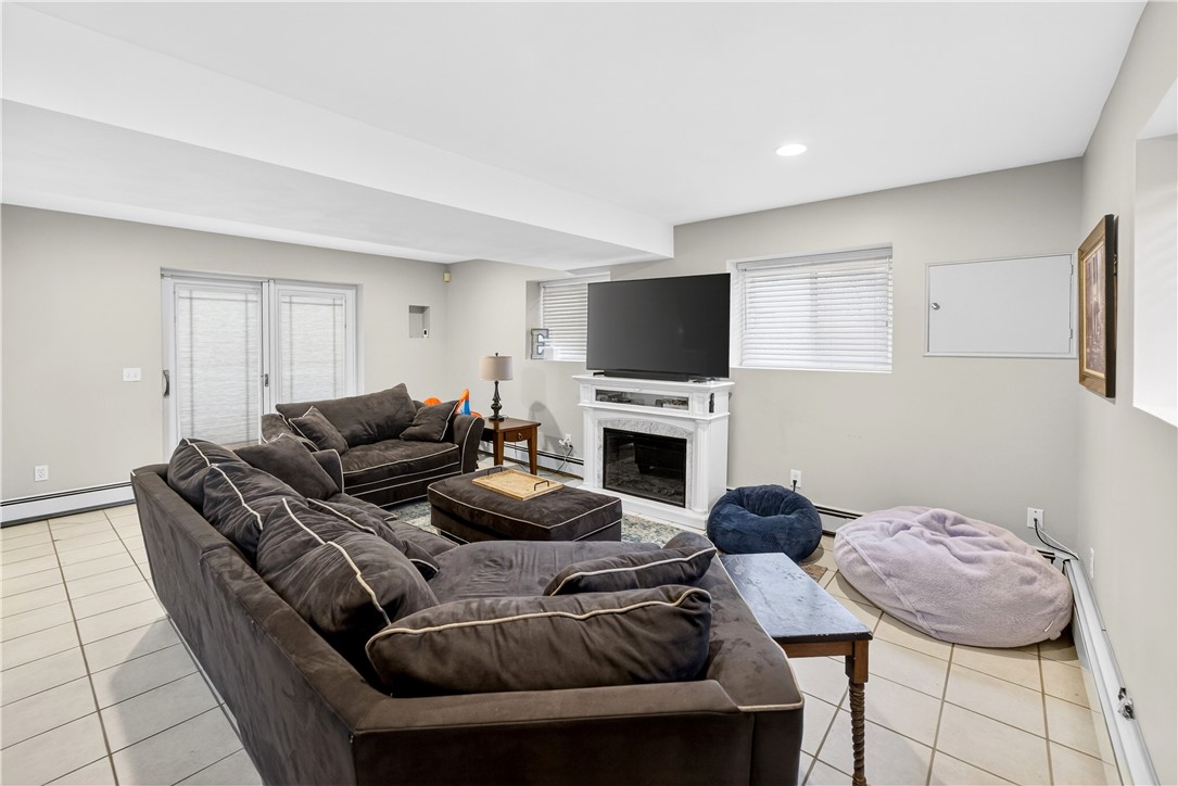 82 Mohawk Trail Cranston, RI 02921 - Photo 13 of 24