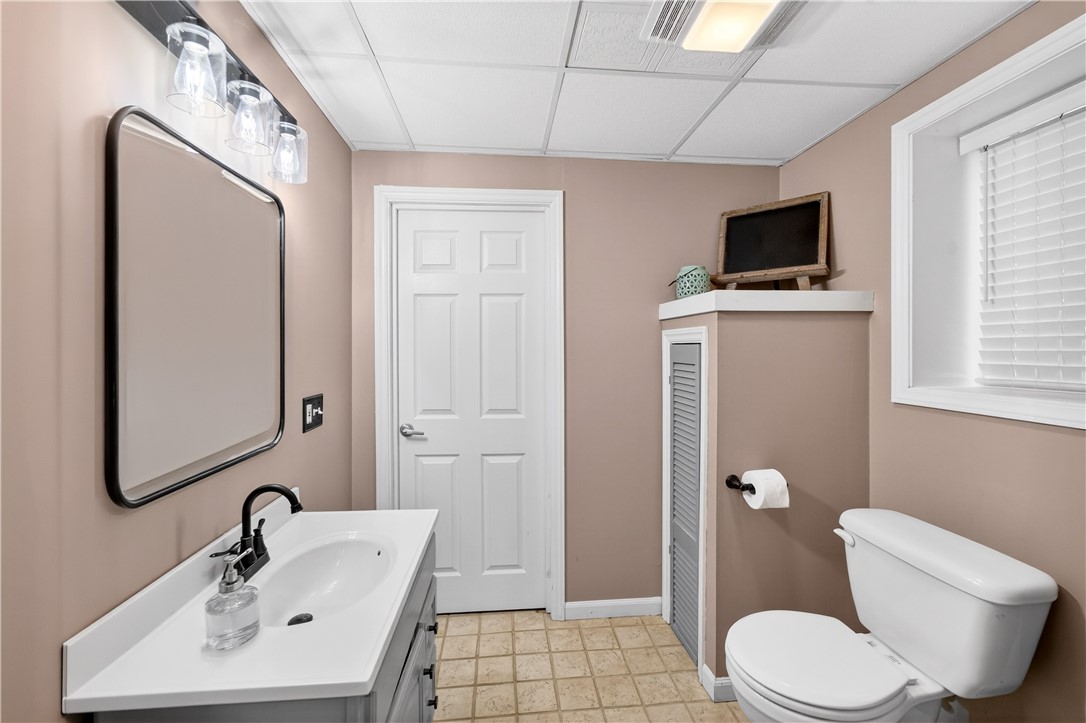 82 Mohawk Trail Cranston, RI 02921 - Photo 14 of 24