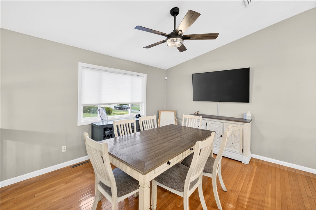 82 Mohawk Trail Cranston, RI 02921 - Photo 4 of 24