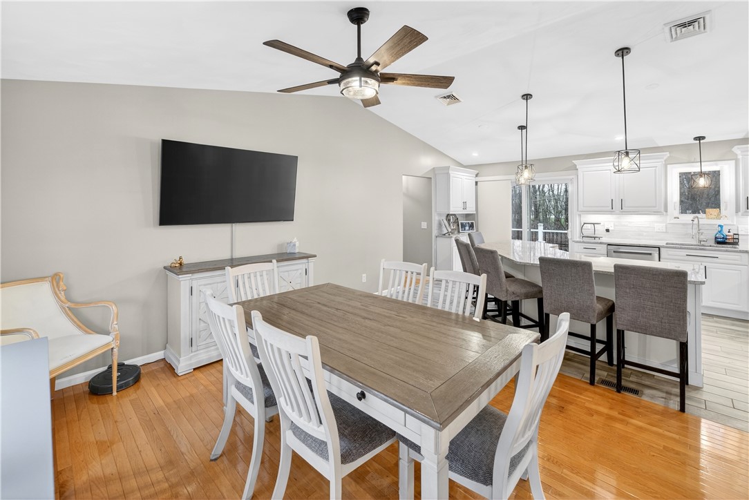 82 Mohawk Trail Cranston, RI 02921 - Photo 5 of 24