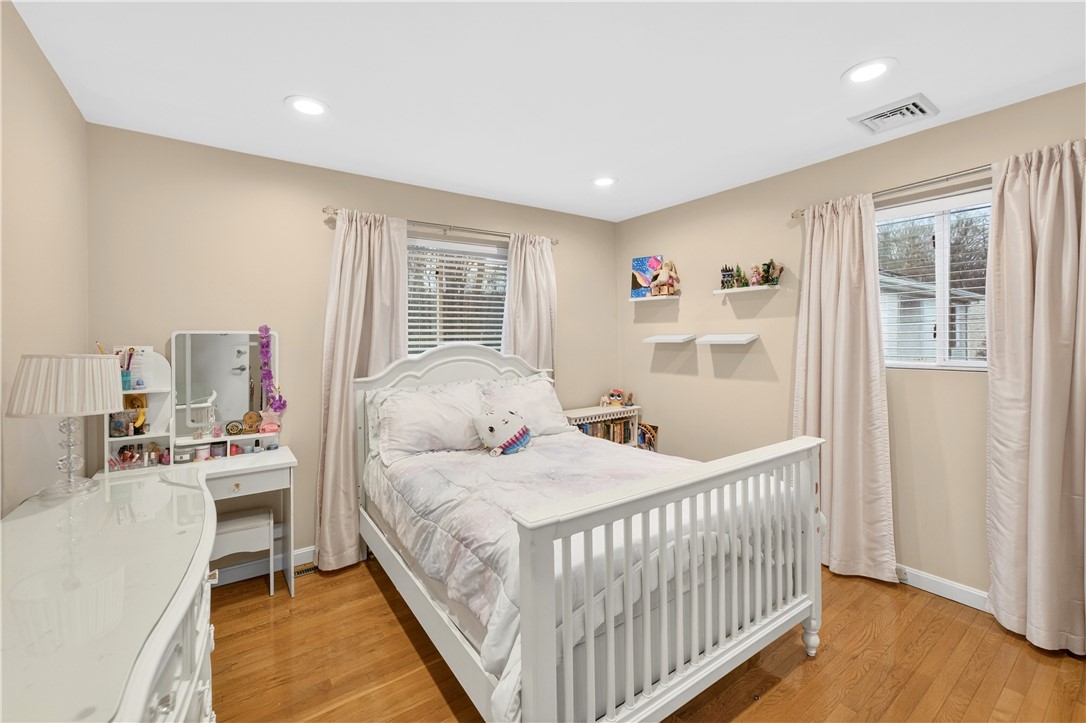 82 Mohawk Trail Cranston, RI 02921 - Photo 10 of 24