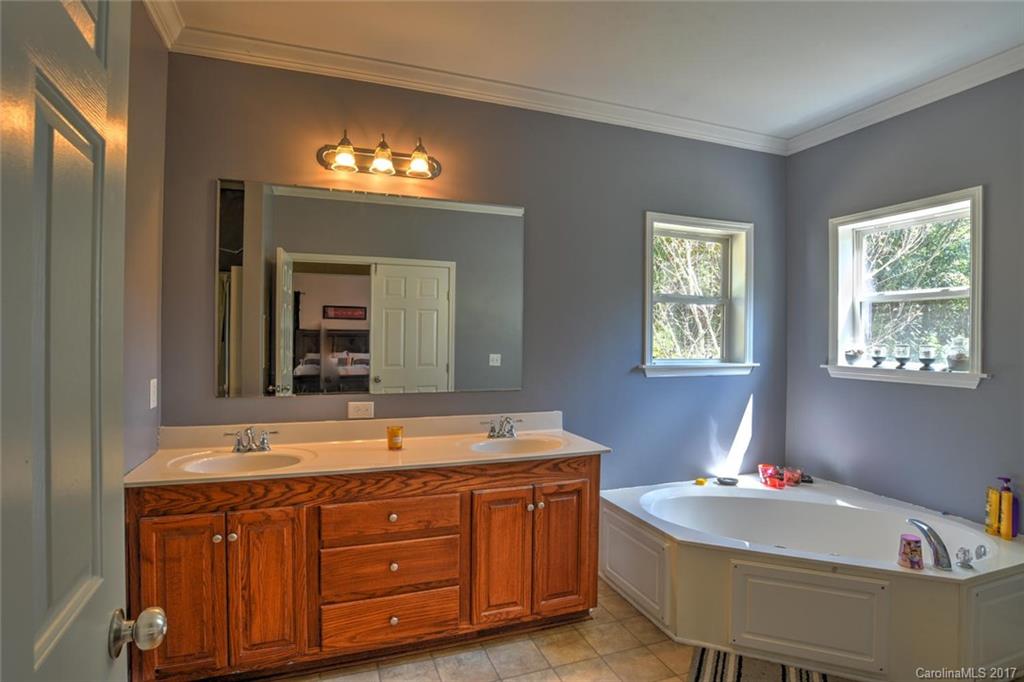 74 Cole Road Leicester, NC 28748 - Photo 18 of 23 Gallery Image 18