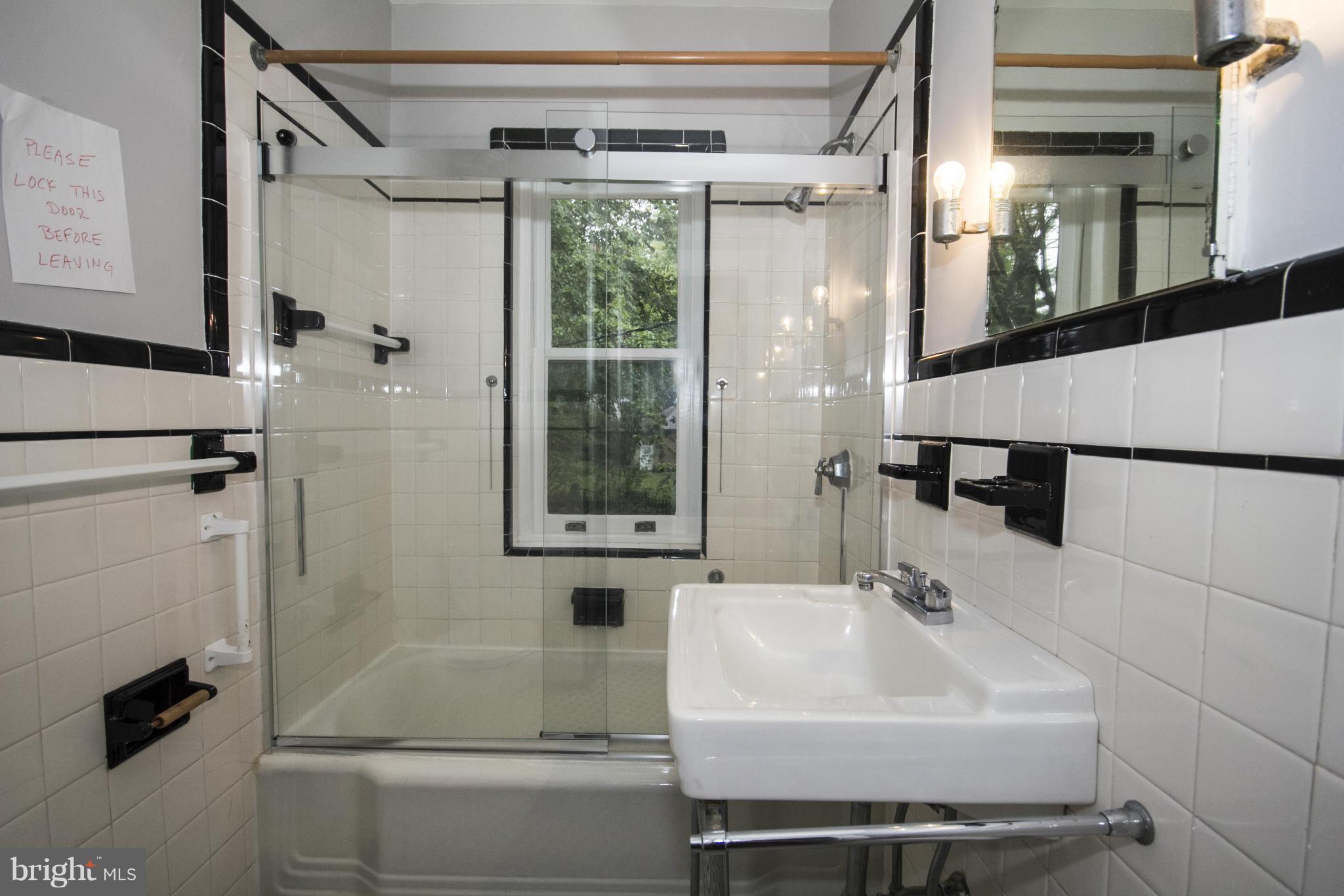 204 St Martins Road Baltimore, MD 21218 - Photo 18 of 30 Bath