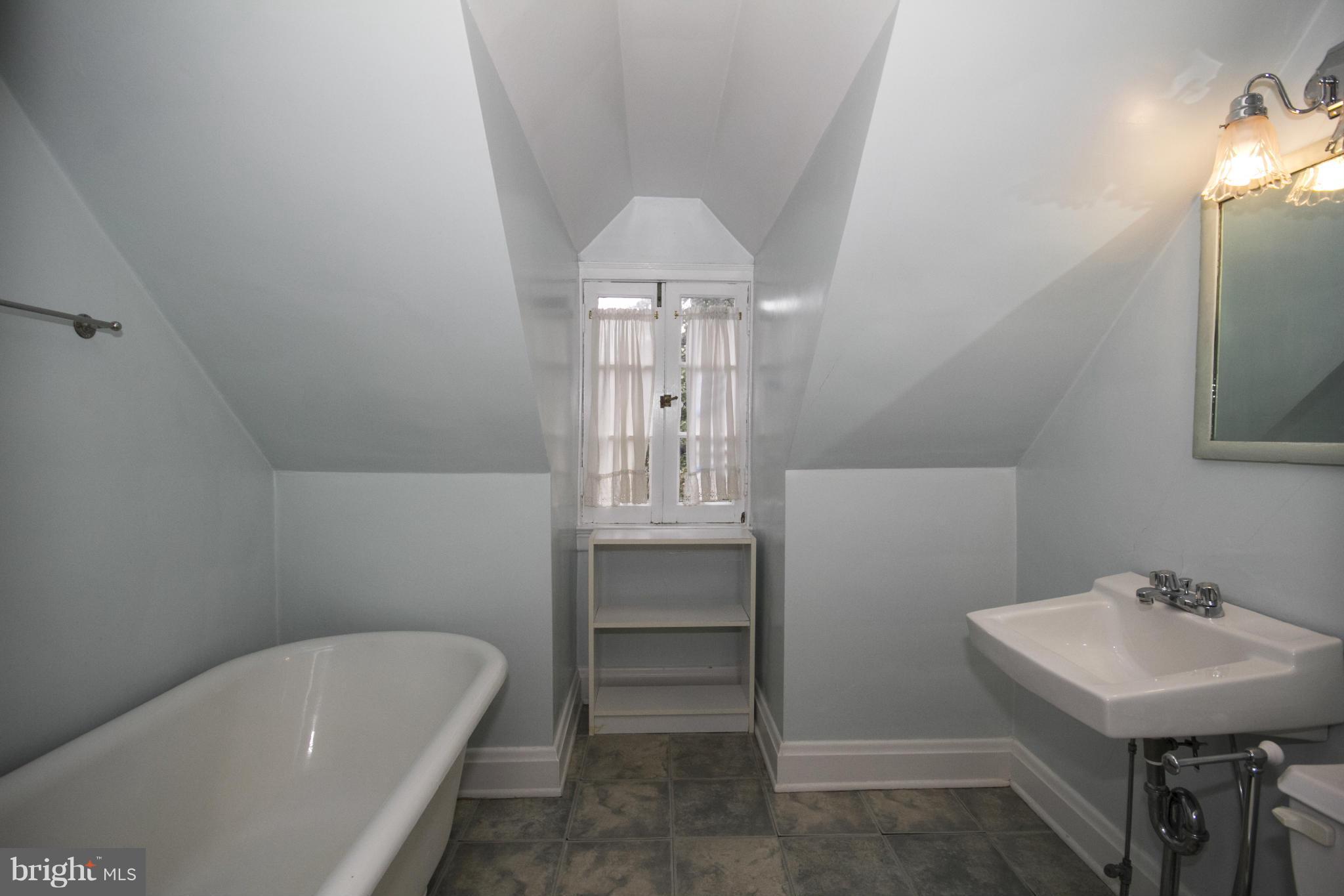 204 St Martins Road Baltimore, MD 21218 - Photo 25 of 30 Bath