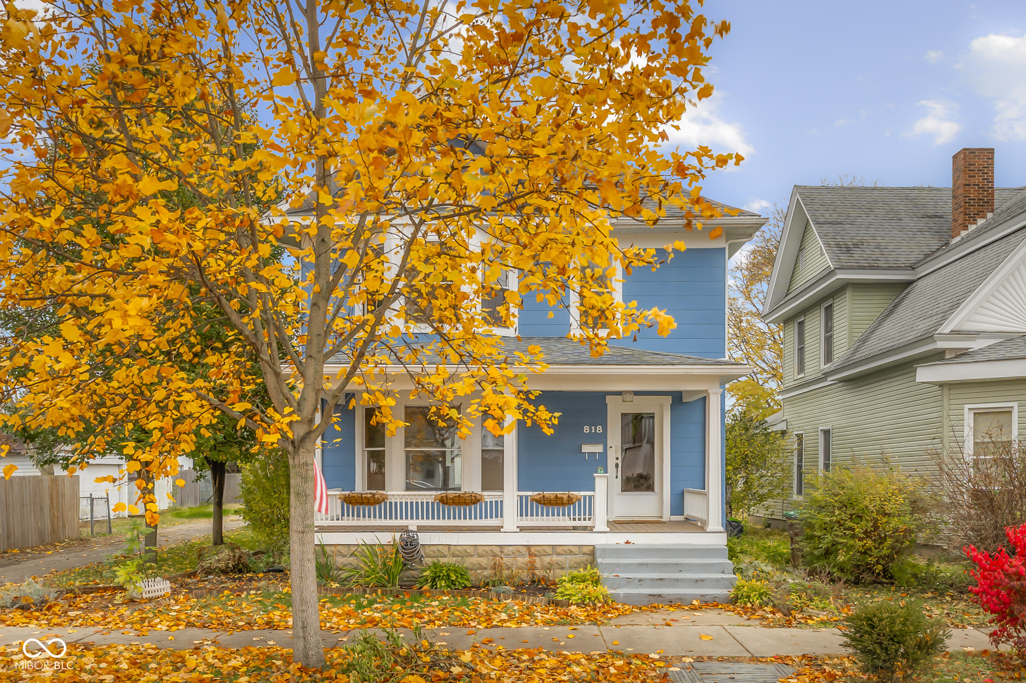 818 Sycamore Street Columbus, IN 47201 - Photo 2 of 52