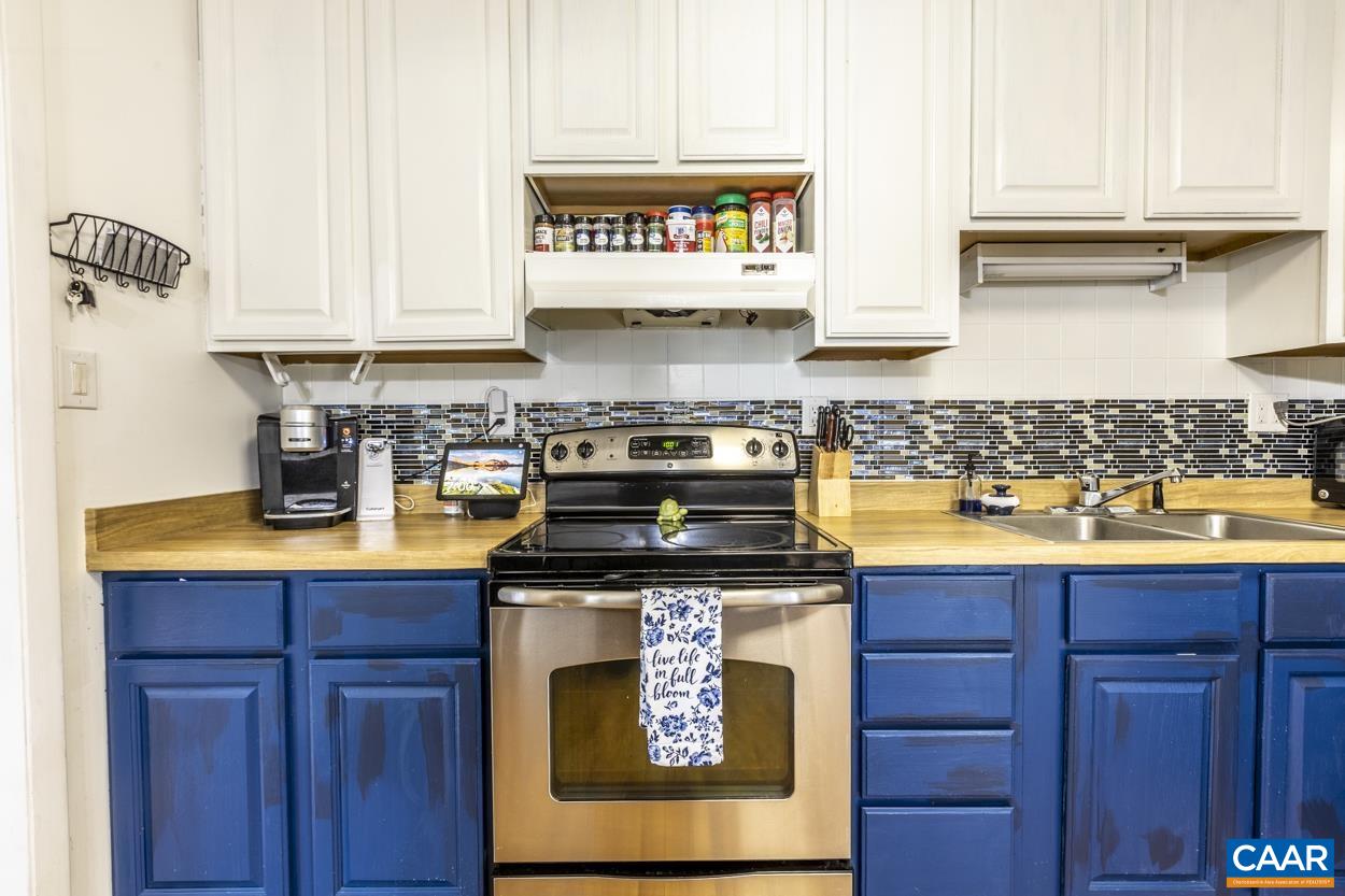 4764 Amicus Road Ruckersville, VA 22968 - Photo 3 of 33 a kitchen with granite countertop stainless steel appliances a stove a sink and dishwasher