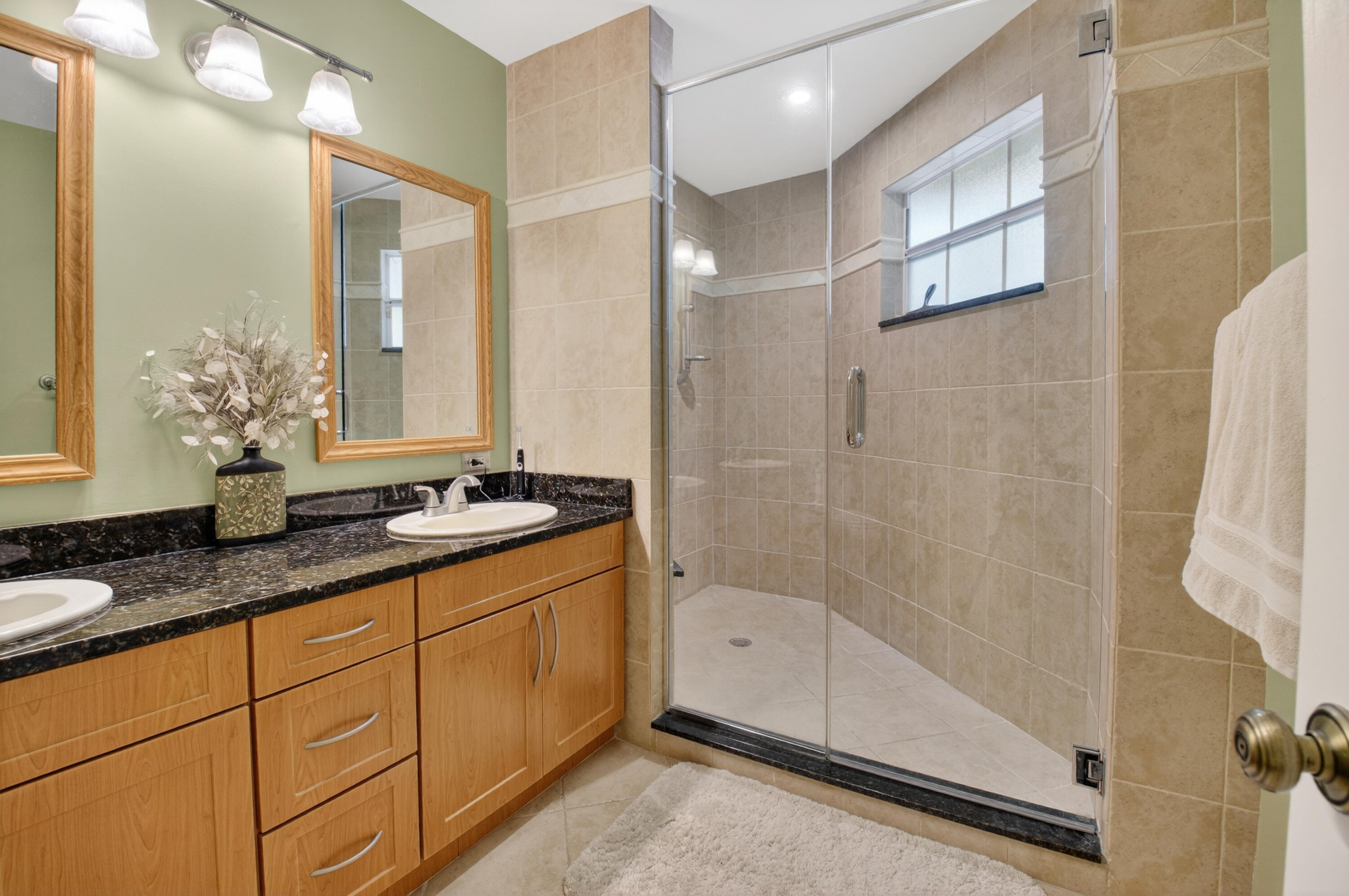 6658 Via Regina, Unit 10 Boca Raton, FL 33433 - Photo 21 of 58 Primary Bath