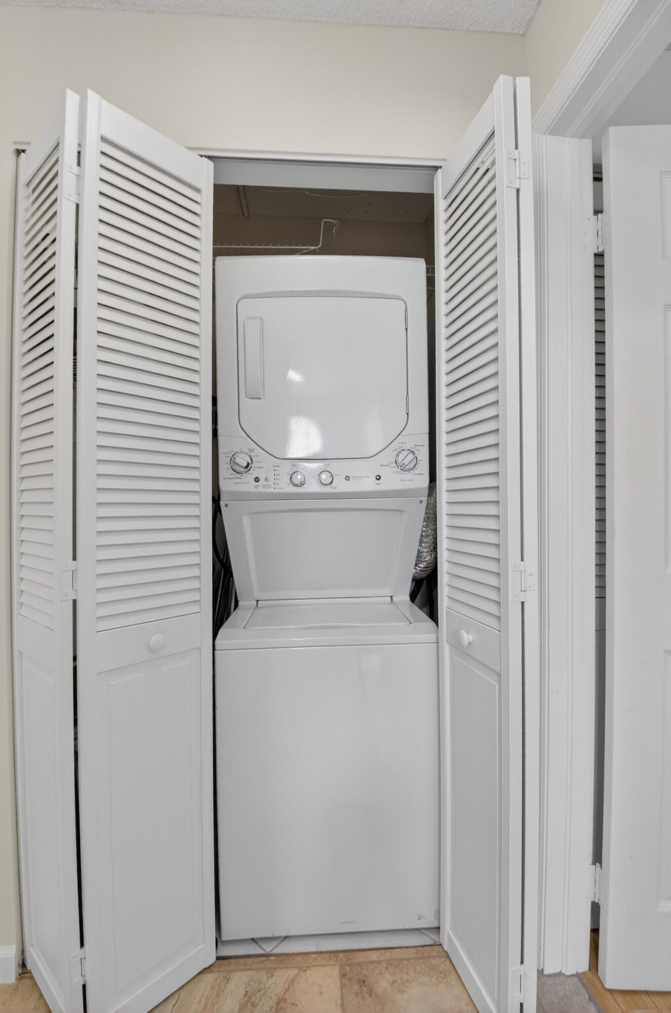 6658 Via Regina, Unit 10 Boca Raton, FL 33433 - Photo 24 of 58 Washer/Dryer