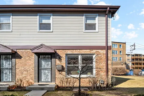 $379,000 | 2020 West Lunt Avenue, Unit I, Chicago, IL 60645