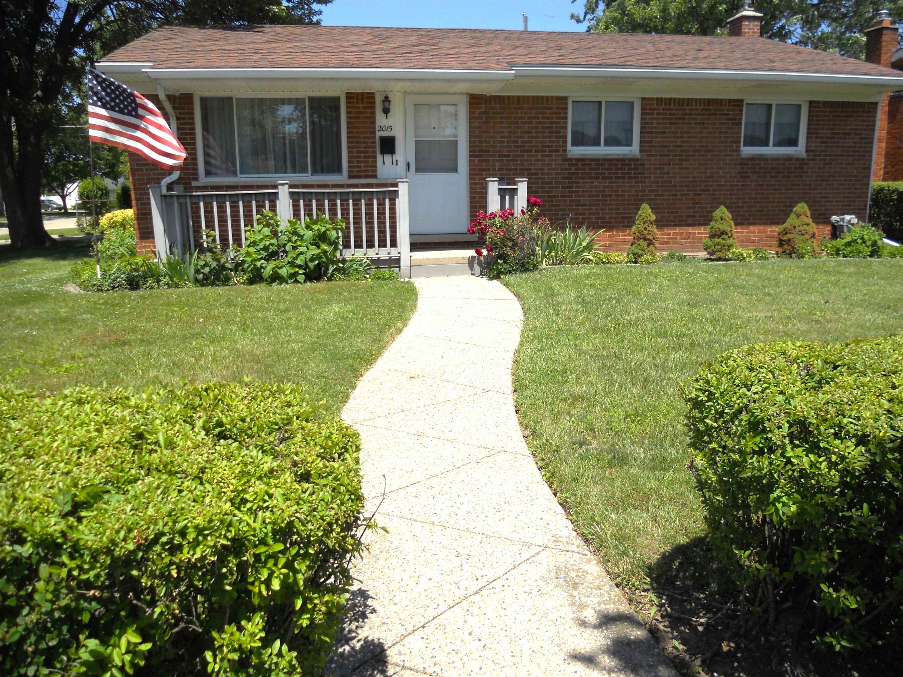 2015 Tarry Drive Sterling Heights, MI 48310 - Photo 4 of 51 50143329-4272c5f7-dc53-4eef-9aed-7e9385cb1007.JPG