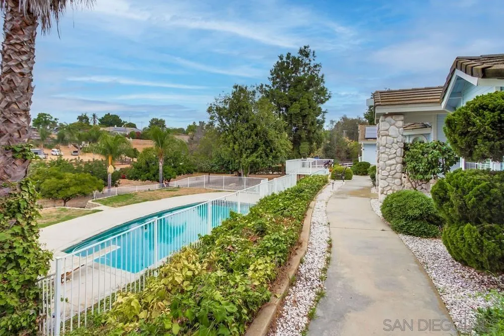 227 Hutchison Street Vista, CA 92084 - Photo 7 of 58