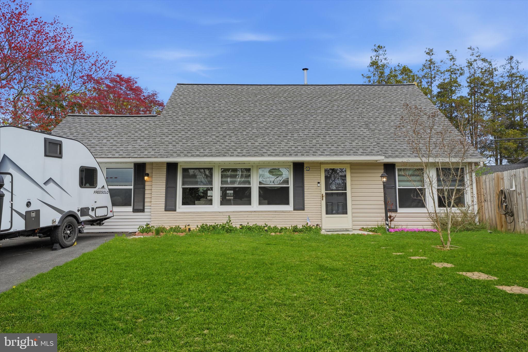 1 Larkspur Road Levittown, PA 19056 - Photo 2 of 32