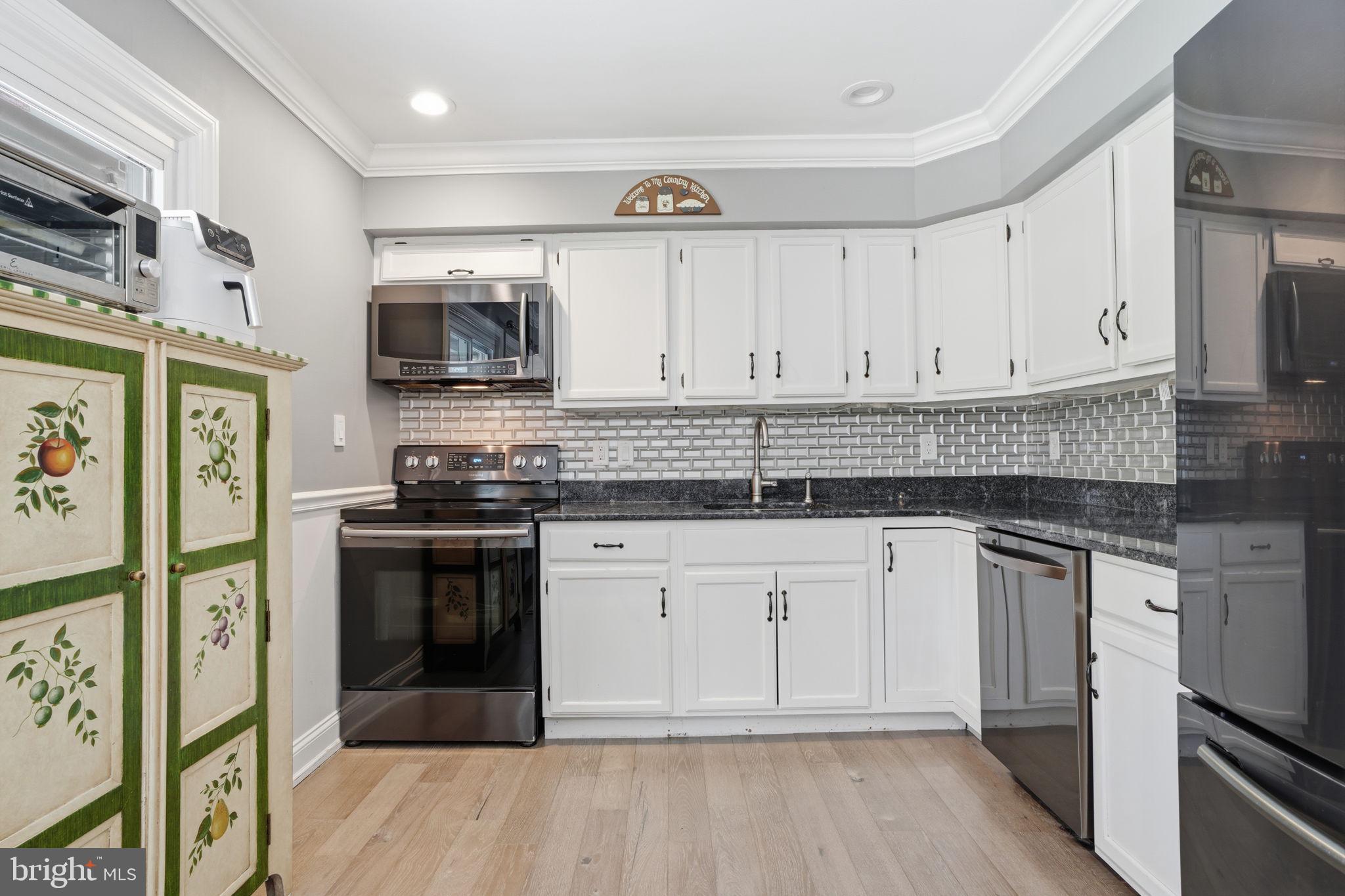 1 Larkspur Road Levittown, PA 19056 - Photo 7 of 32