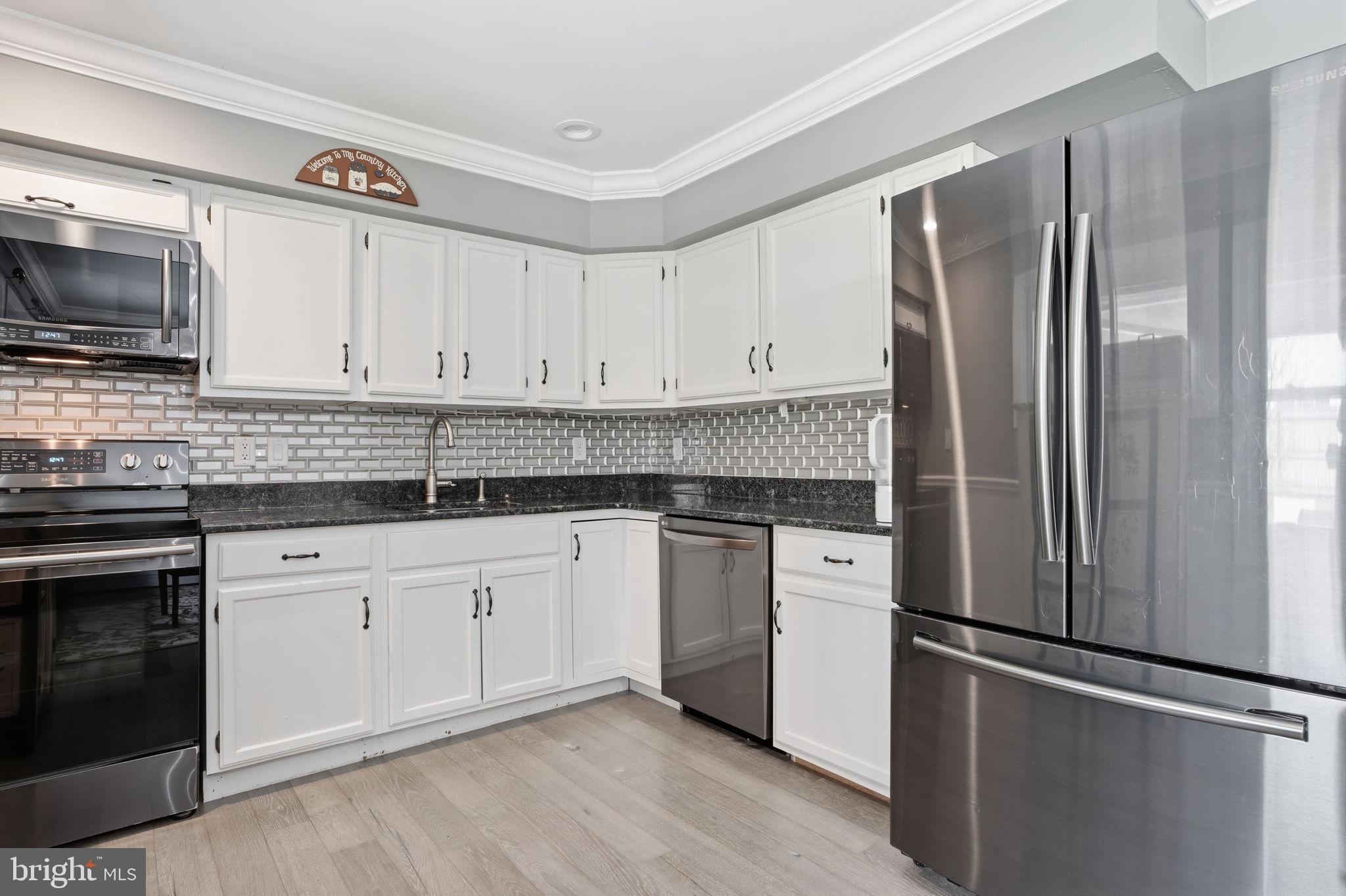 1 Larkspur Road Levittown, PA 19056 - Photo 10 of 32