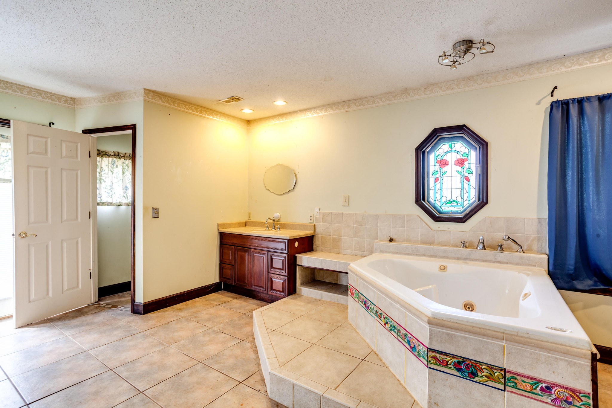 3045 Oakland Road Philadelphia, TN 37846 - Photo 13 of 37 a bathroom with a bathtub and a shower