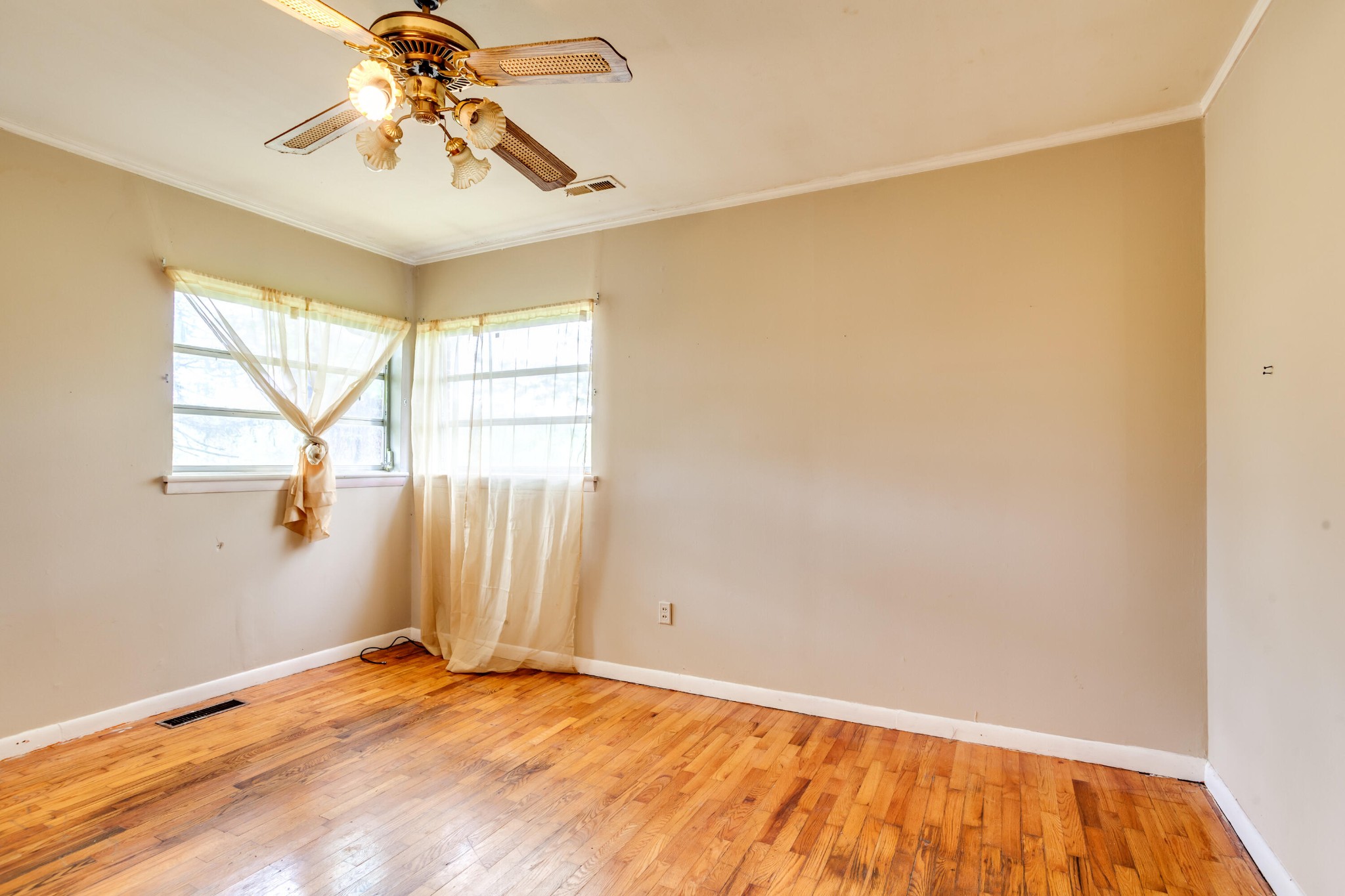 3045 Oakland Road Philadelphia, TN 37846 - Photo 24 of 37 a view of a room with a window and ceiling fan