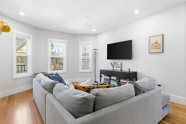 $1,100,000 | 32 Cambridge Terrace, Unit 1, Cambridge, MA 02140