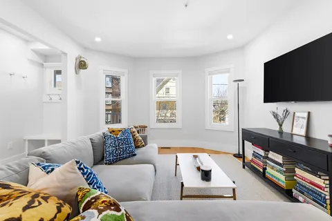$1,100,000 | 32 Cambridge Terrace, Unit 1, Cambridge, MA 02140