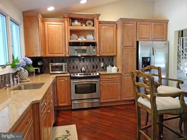 1000 Irvin Road Huntingdon Valley, PA 19006 - Photo 11 of 23 Kitchen