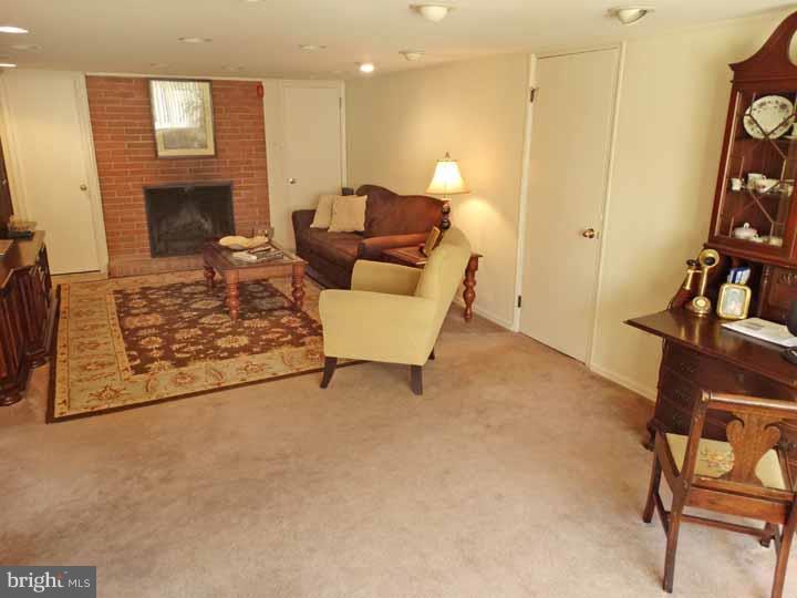 1000 Irvin Road Huntingdon Valley, PA 19006 - Photo 12 of 23 Family Room