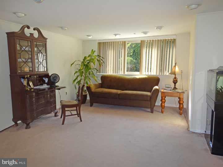 1000 Irvin Road Huntingdon Valley, PA 19006 - Photo 13 of 23 Family Room