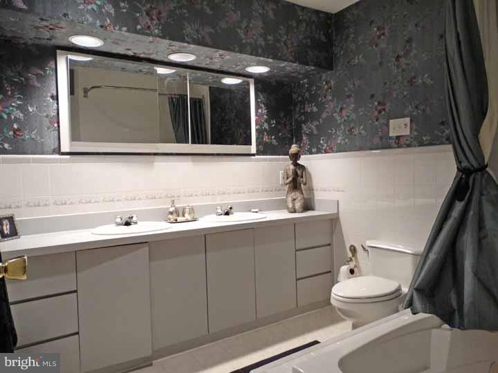1000 Irvin Road Huntingdon Valley, PA 19006 - Photo 16 of 23 Bathroom