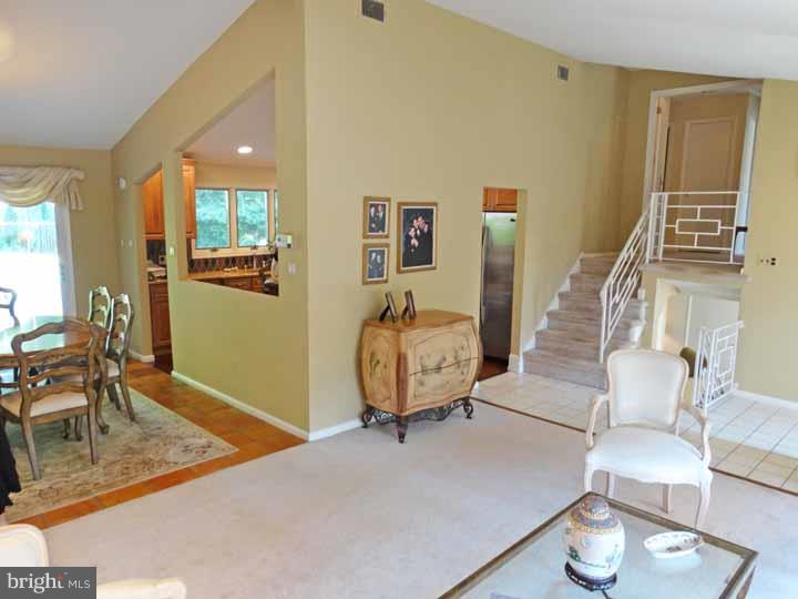 1000 Irvin Road Huntingdon Valley, PA 19006 - Photo 4 of 23 Foyer