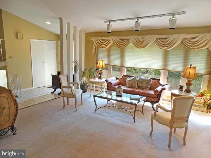 1000 Irvin Road Huntingdon Valley, PA 19006 - Photo 6 of 23 Living Room