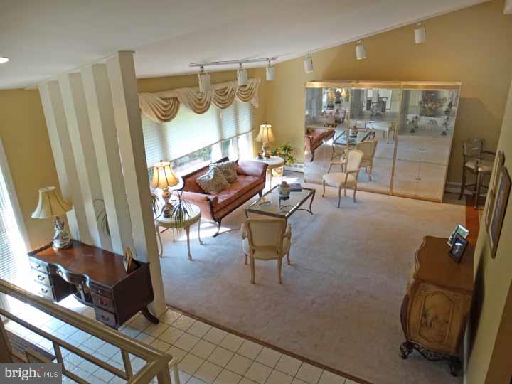 1000 Irvin Road Huntingdon Valley, PA 19006 - Photo 7 of 23 Living Room