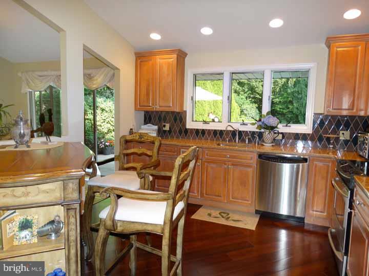 1000 Irvin Road Huntingdon Valley, PA 19006 - Photo 10 of 23 Kitchen