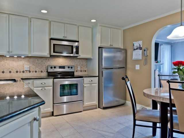 23 Robinson Road Scarborough, ME 04074 - Photo 9 of 30 Kitchen.