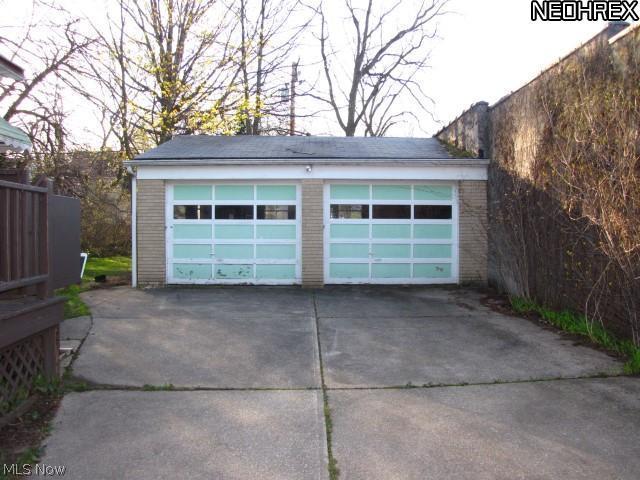 983 Oxford Road Cleveland Heights, OH 44121 - Photo 19 of 23 2 Car Garage
