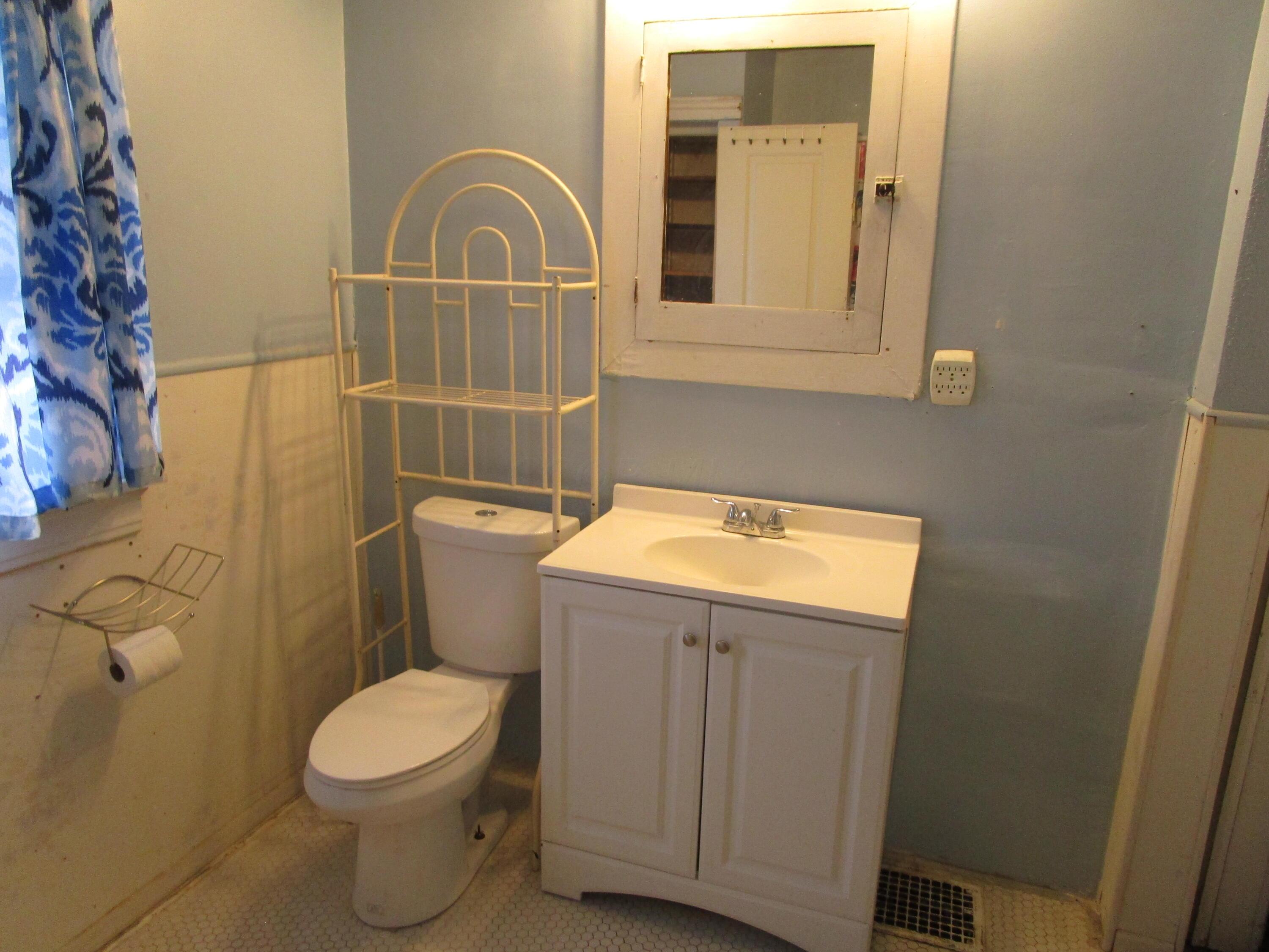 1311 Kenton Street Springfield, OH 45505 - Photo 30 of 42 Upstairs Full Bath 2