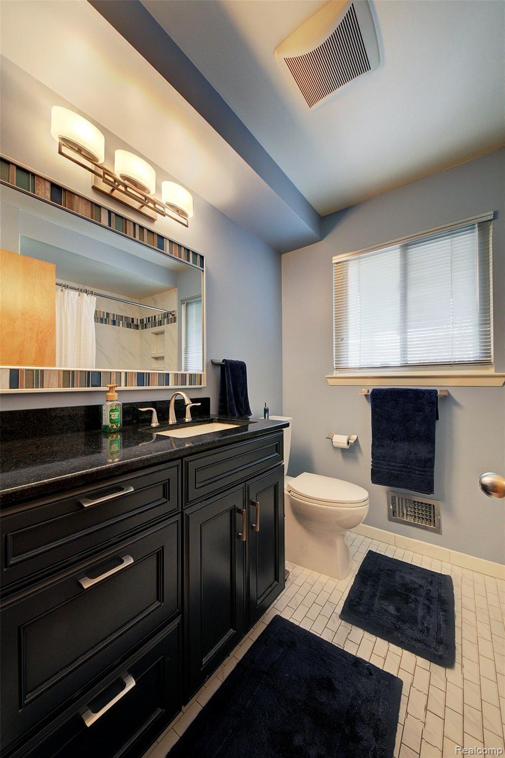 44151 Arlington Road Canton, MI 48187 - Photo 6 of 29 6 Bathroom.jpg