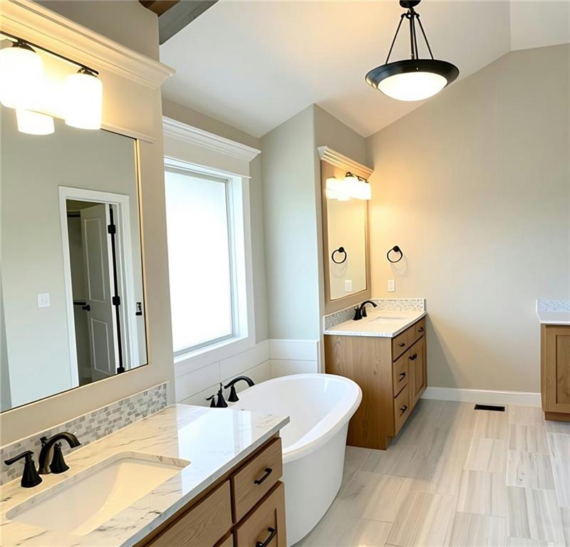 12496 South Barth Road Olathe, KS 66061 - Photo 12 of 49