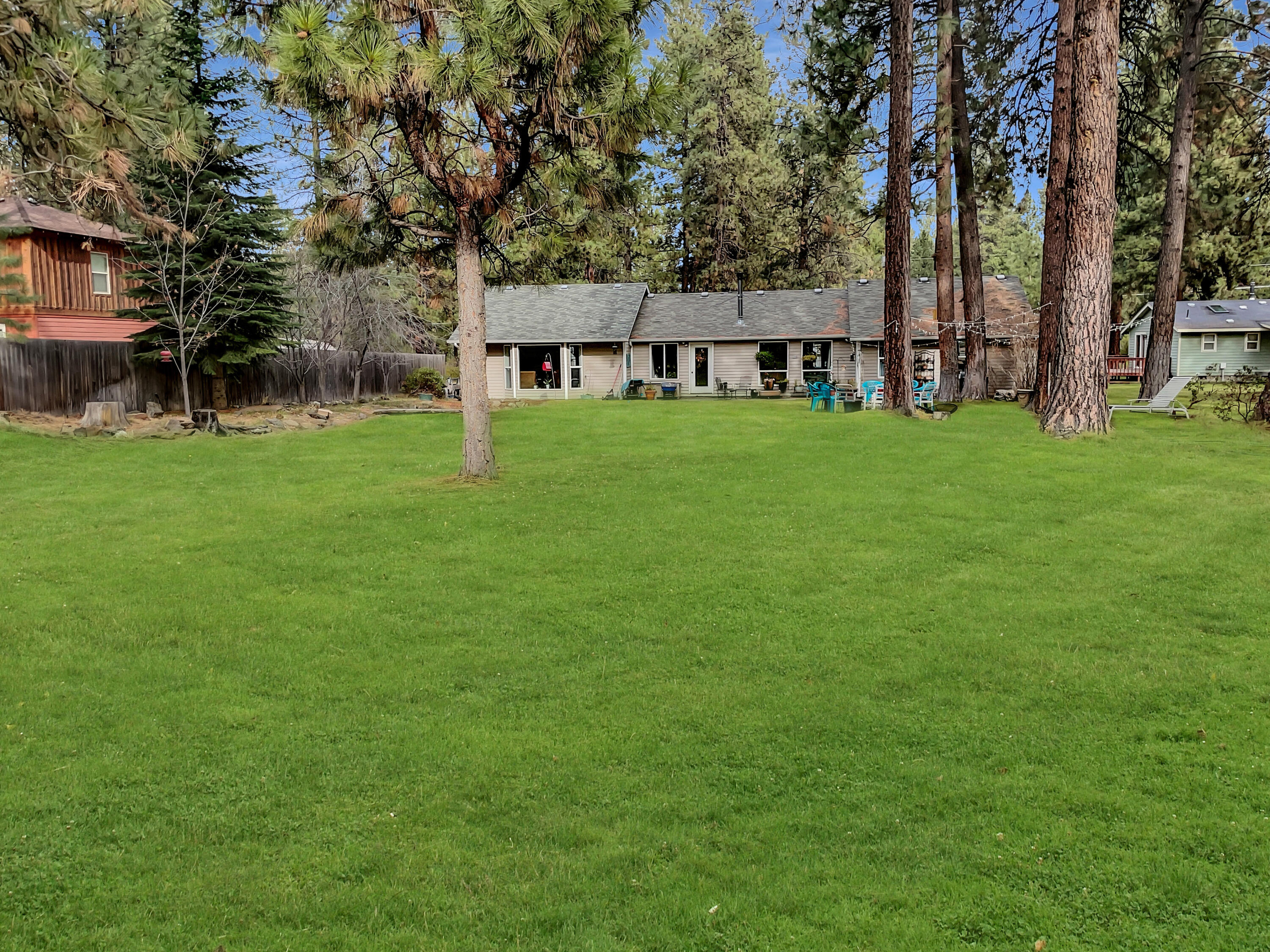19231 Apache Road Bend, OR 97702 - Photo 33 of 34 Back