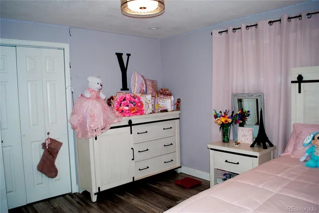 a view of a workspace with furniture