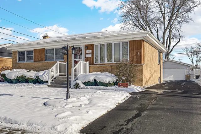 $420,000 | 517 Amherst Avenue, Des Plaines, IL 60016
