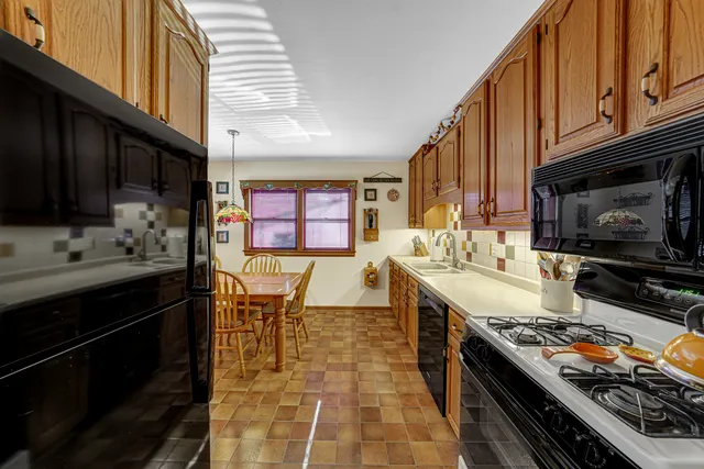 $420,000 | 517 Amherst Avenue, Des Plaines, IL 60016