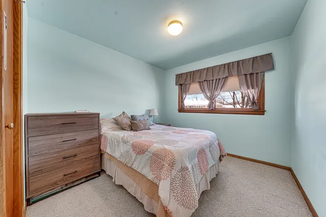 $420,000 | 517 Amherst Avenue, Des Plaines, IL 60016