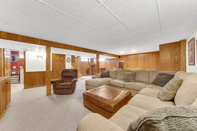 $420,000 | 517 Amherst Avenue, Des Plaines, IL 60016