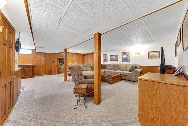 $420,000 | 517 Amherst Avenue, Des Plaines, IL 60016