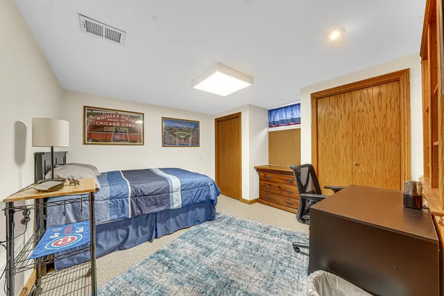 $420,000 | 517 Amherst Avenue, Des Plaines, IL 60016