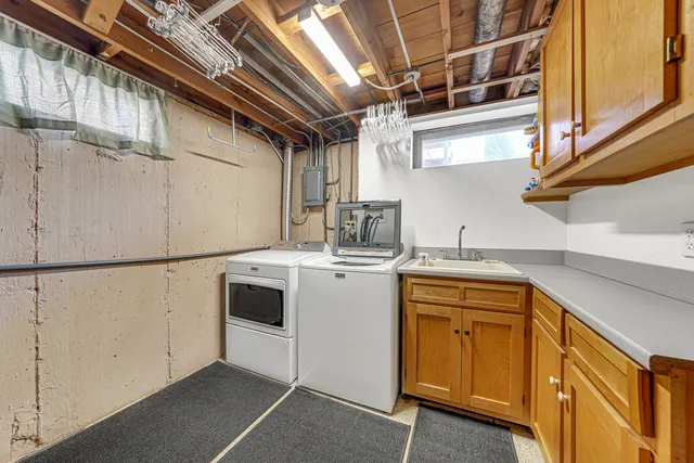 $420,000 | 517 Amherst Avenue, Des Plaines, IL 60016