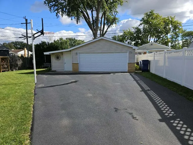 $420,000 | 517 Amherst Avenue, Des Plaines, IL 60016